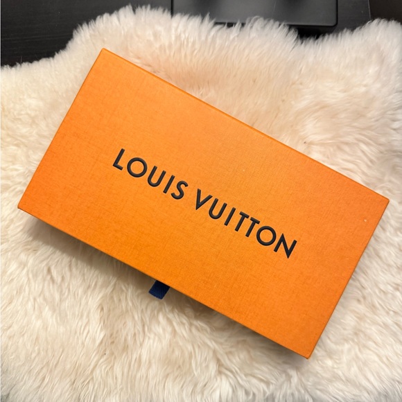 Louis Vuitton Box Set - Picture 2 of 10
